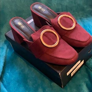 Red bucke velvet shoes